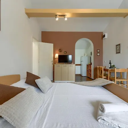 Andi Apartment Petrcane