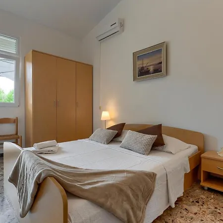 Apartment Andi Petrcane