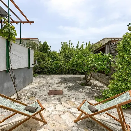 Andi Apartment