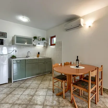 Apartment Andi *